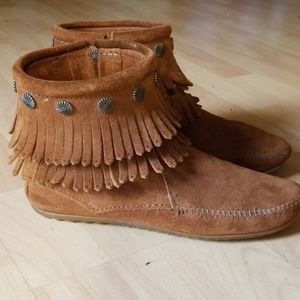 Minnetonka ankle boot moccasins